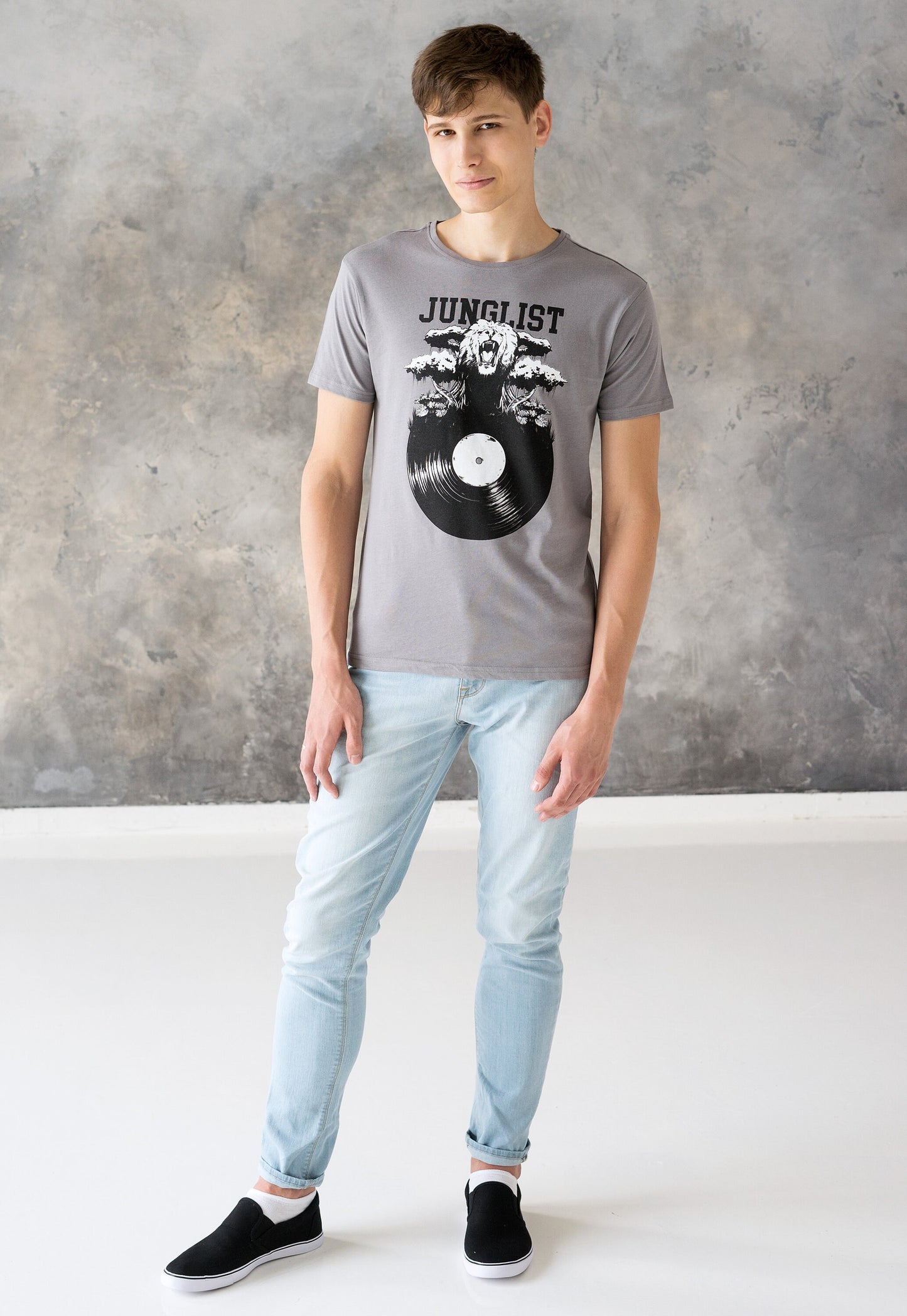 Junglist Vinyl T Shirt Drum and Bass DJ Synthesizer & Bass Synth Music Producer Jungle Massive Neurofunk Dubstep Mens Screen Printed Tee