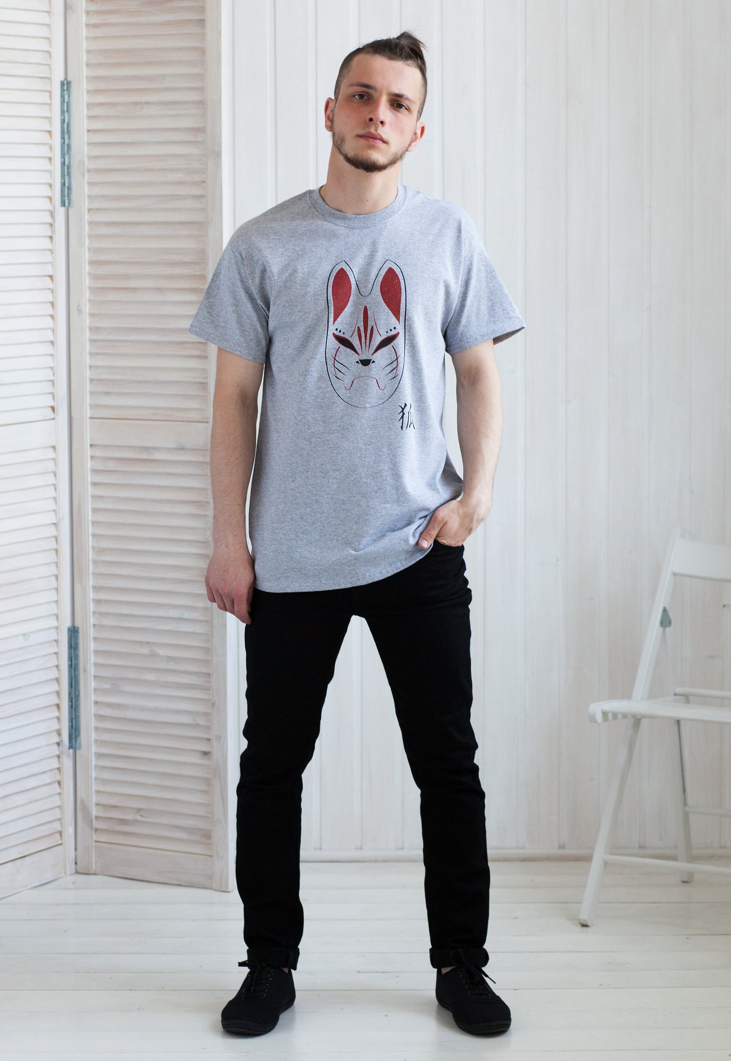 Japanese T Shirt – Kitsune Fox Mask Inari Japan Anime Manga Tokyo Harajuku Fashion Kawaii Cosplay Comicon Kanji Calligraphy Printed Tee Top