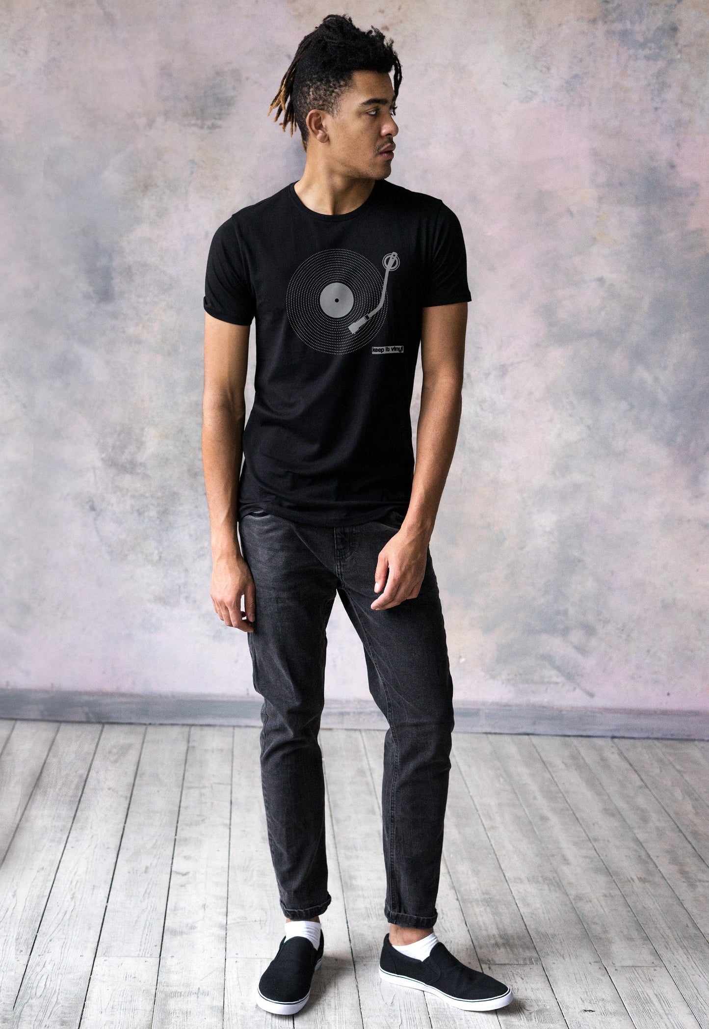 Keep It Vinyl T Shirt LP Record Player Turntable Minimalist DJ Deck Decks Drum and Bass Old School Retro 70s Mens Womens Screen Printed Tee