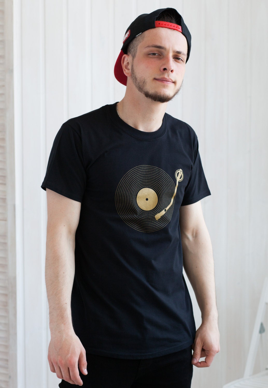 Turntable Minimalist T Shirt - LP Vinyl Record Player DJ Deck Decks Drum and Bass Junglist Breakbeat Mens Womens Screen Printed Graphic Tee
