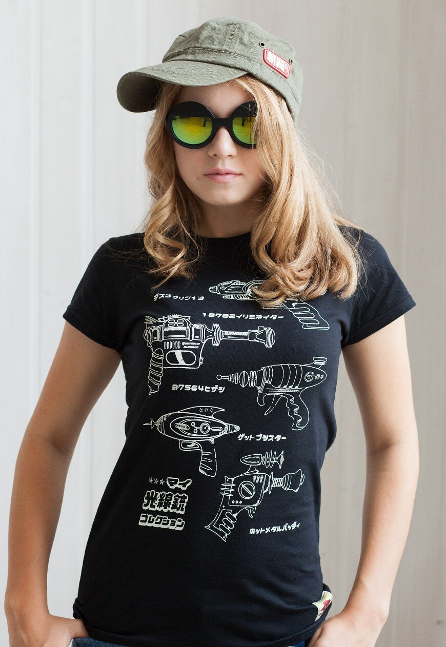 Japanese T Shirt Ray Gun Blaster Phaser Zap Laser Japan Retro Kawaii Anime Manga Cute Gifts For Her Cosplay Comicon Women's Printed Tee Top
