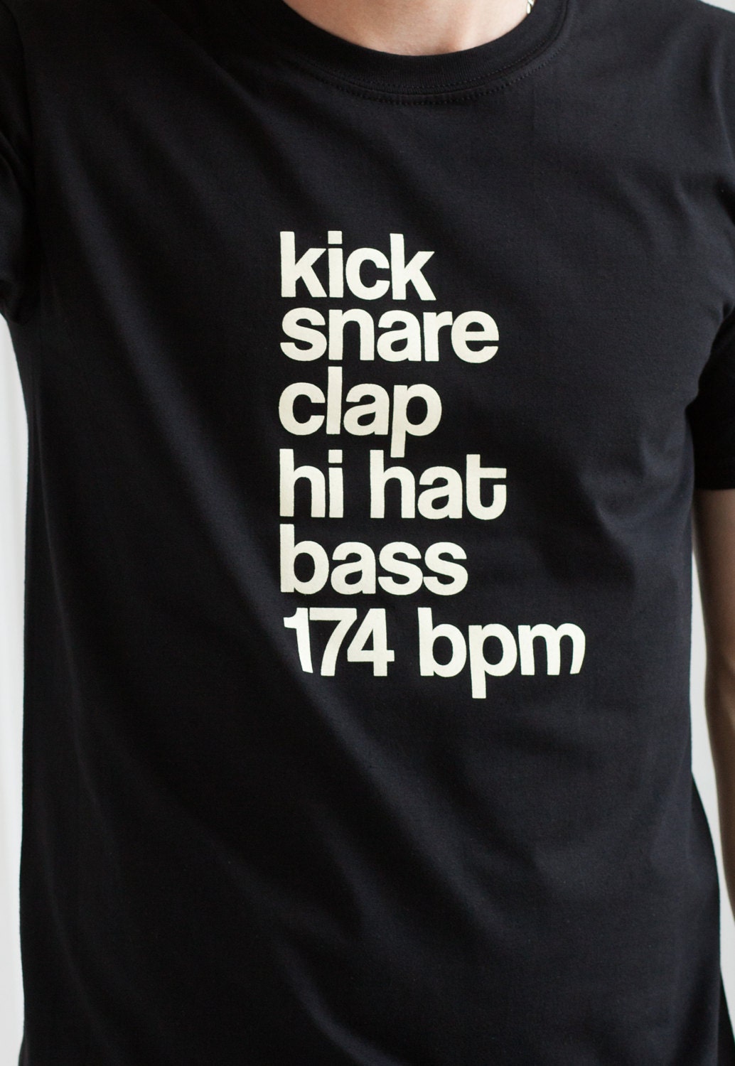 DJ T Shirt - Kick Snare 174 BPM Synthesizer Drum and Bass Synth Music Jungle DnB Junglist Producer Mens Womens Graphic Printed Tee T-Shirt