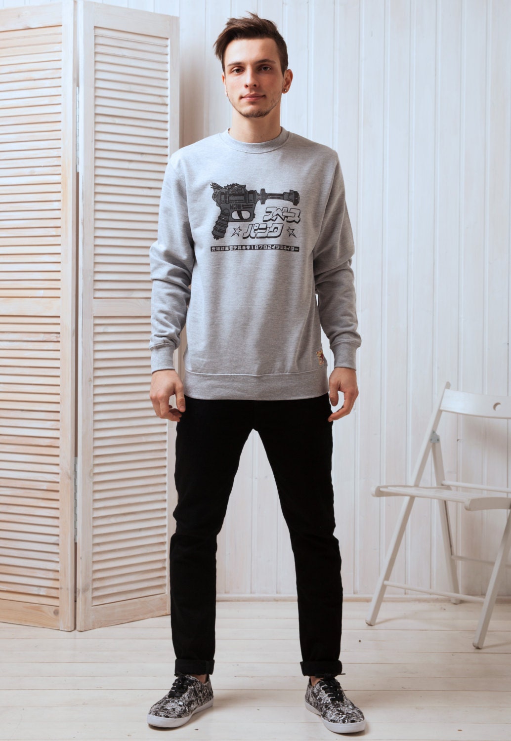 Japanese Sweatshirt – Ray Gun T Shirt – Blaster Phaser Zap Laser Gun – Japan Retro Kawaii Screen Printed Shirt Jumper Long Sleeve Top