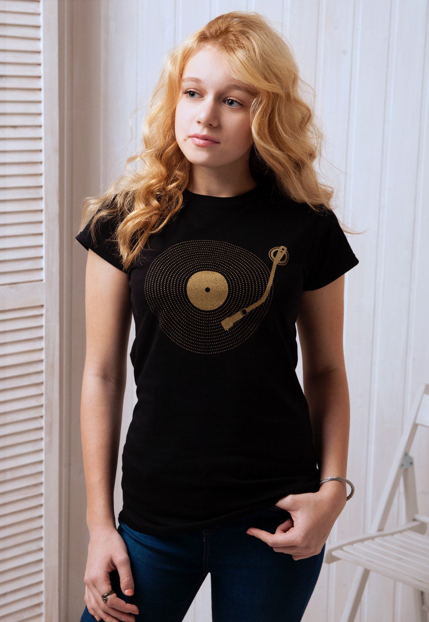 Turntable T Shirt Minimalist EDM DnB DJ Deck Decks LP Vinyl Record Player Old School Retro 70s 90s Gifts For Her Printed Womens Girls Tee