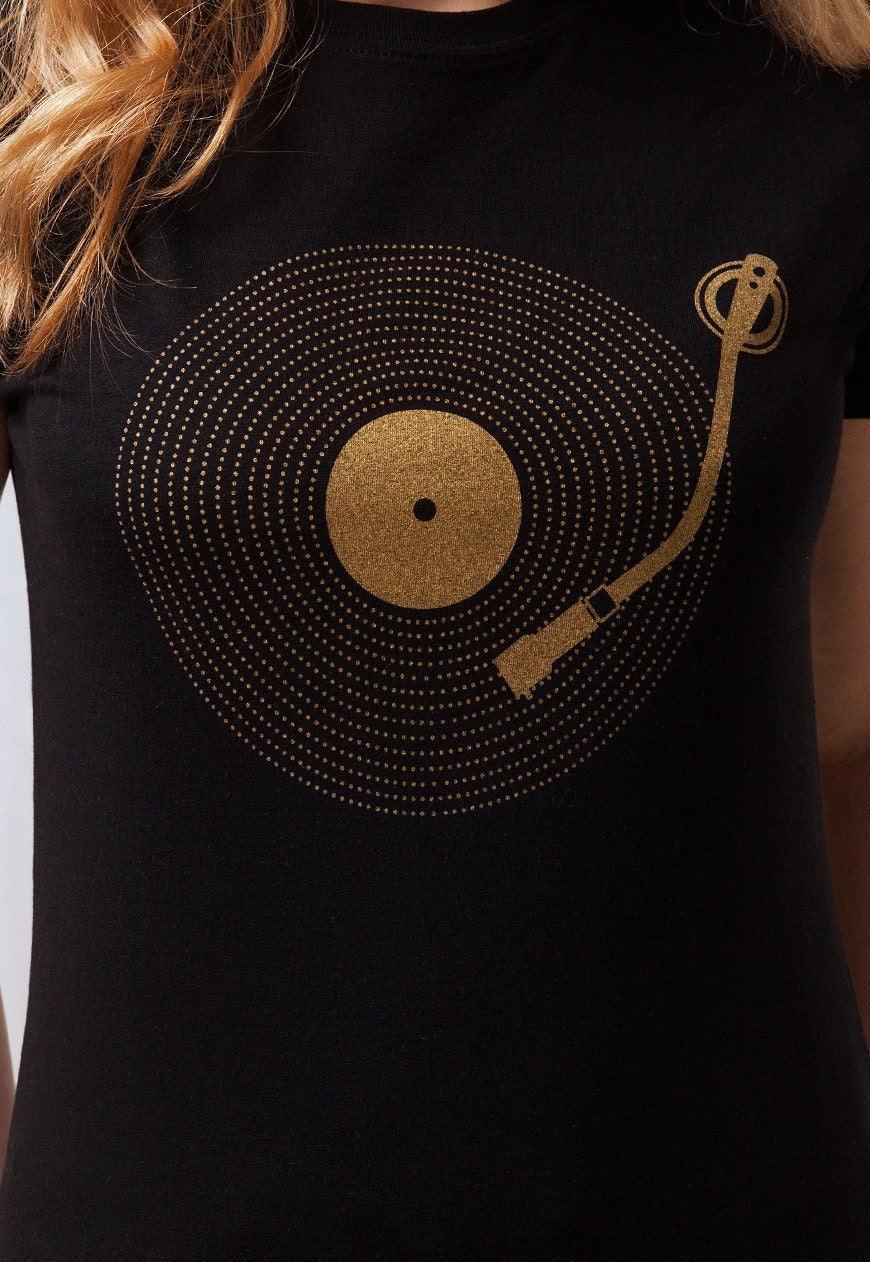 Turntable T Shirt Minimalist EDM DnB DJ Deck Decks LP Vinyl Record Player Old School Retro 70s 90s Gifts For Her Printed Womens Girls Tee
