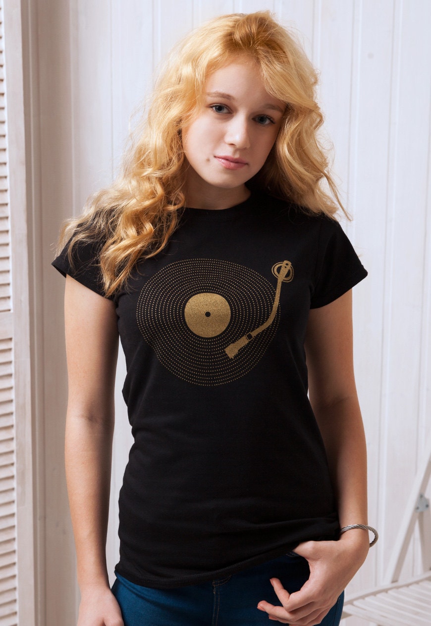 Turntable T Shirt Minimalist EDM DnB DJ Deck Decks LP Vinyl Record Player Old School Retro 70s 90s Gifts For Her Printed Womens Girls Tee