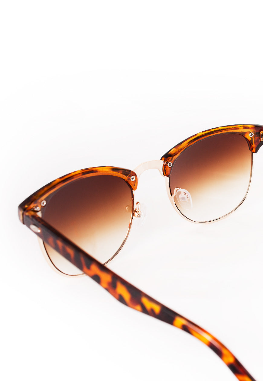 Retro Tortoise Shell Sunglasses with Gradient Lenses