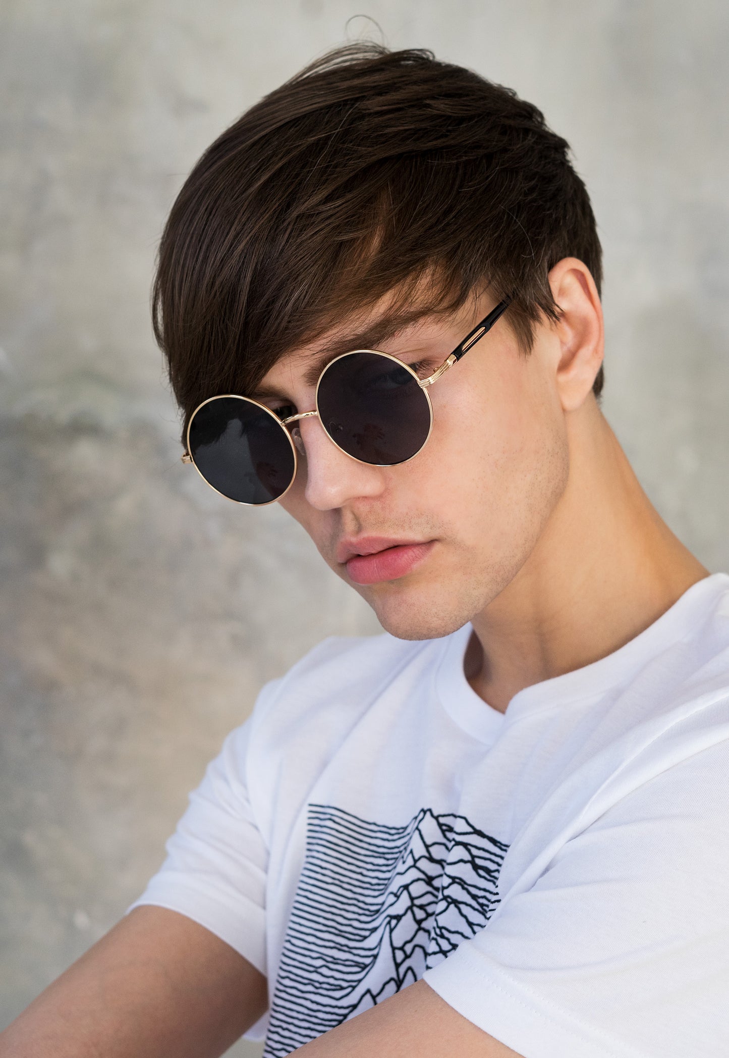 Black Round Sunglasses with Gold Frame – Retro Lennon Style