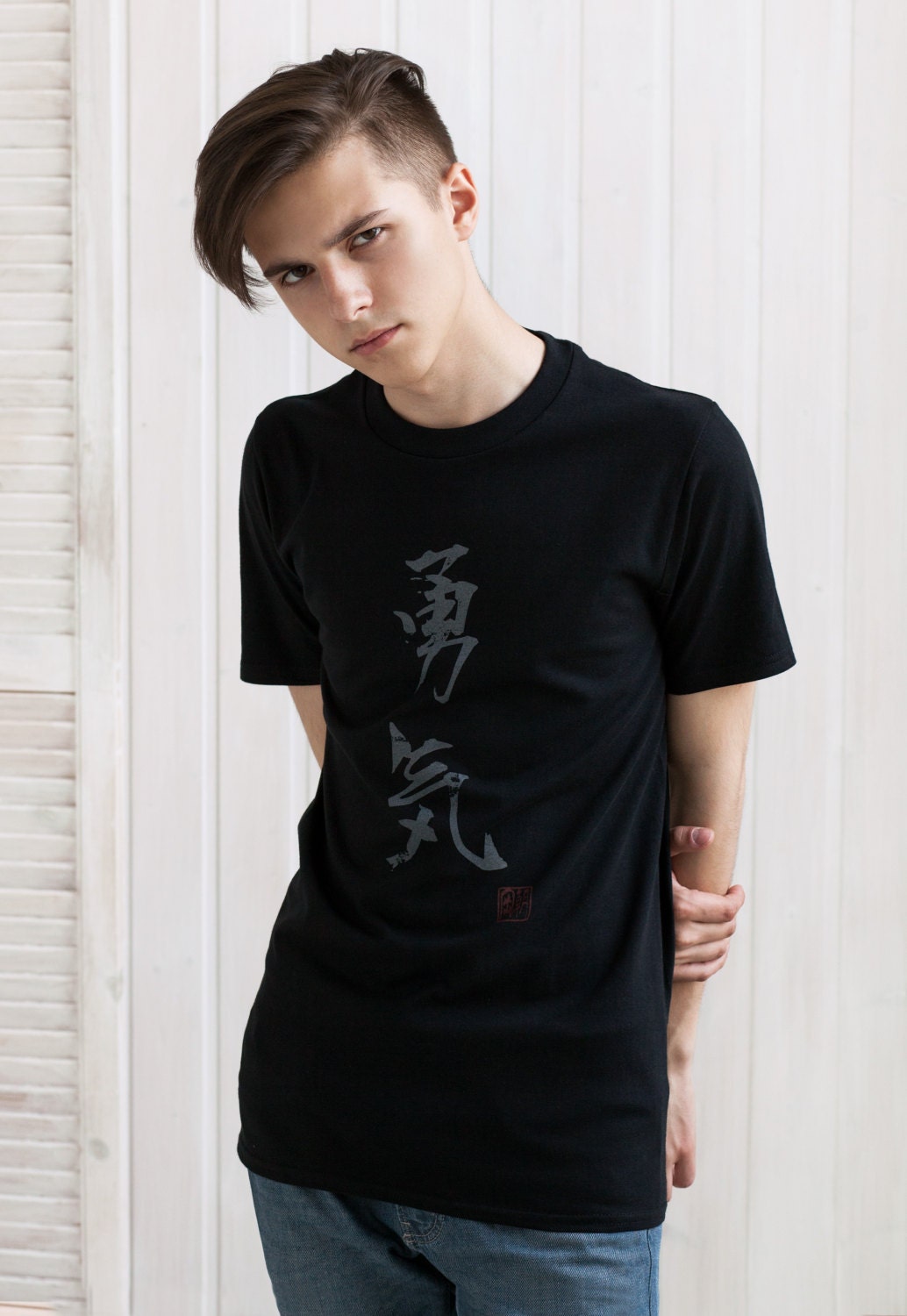 Japanese T Shirt – Courage Japan Calligraphy Text Writing Kanji Anime Manga Tokyo Martial Arts Kawaii Womens Mens Screen Printed Tee T-Shirt