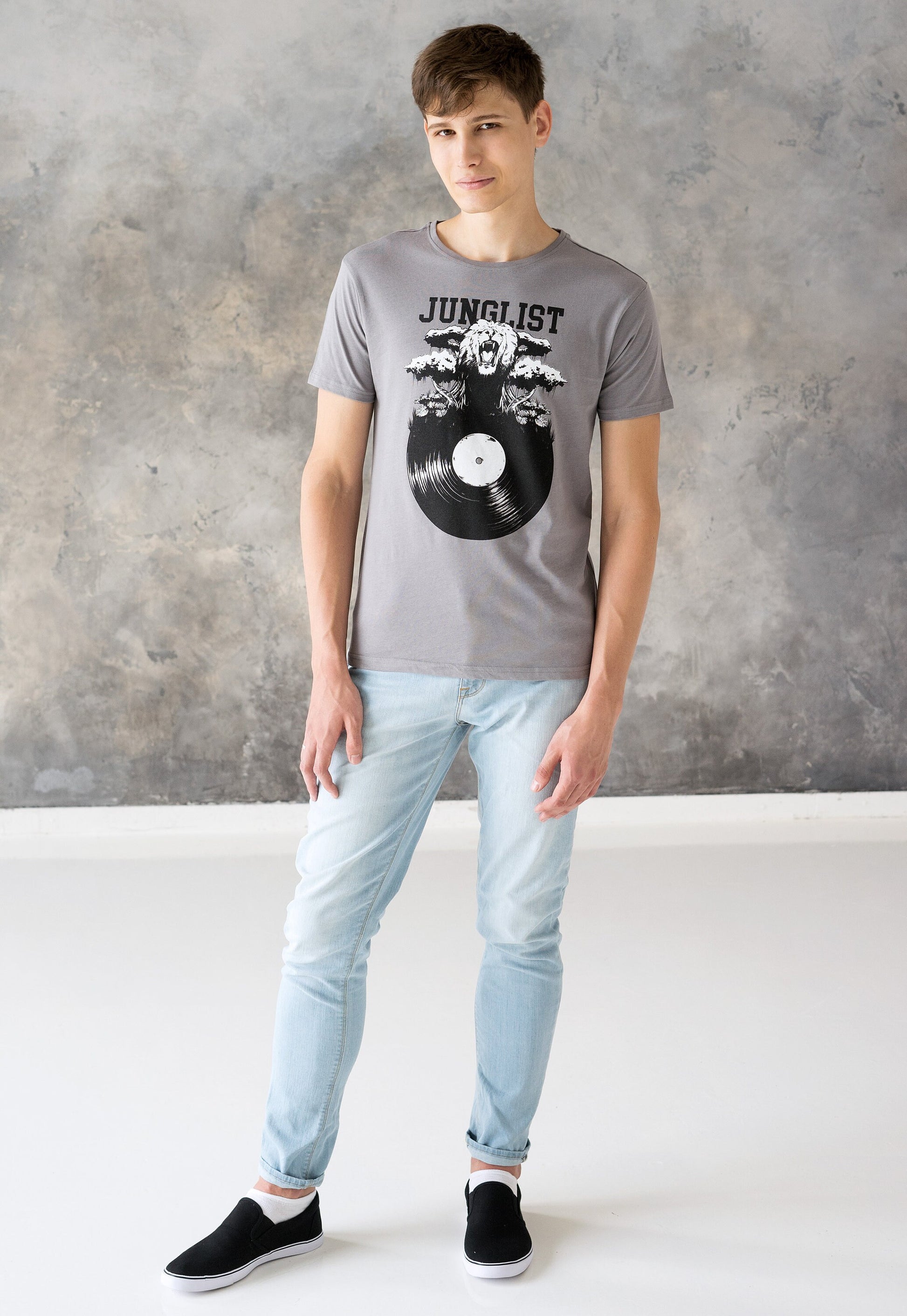 Junglist Vinyl T Shirt Drum and Bass DJ Synthesizer & Bass Synth Music Producer Jungle Massive Neurofunk Dubstep Mens Screen Printed Tee