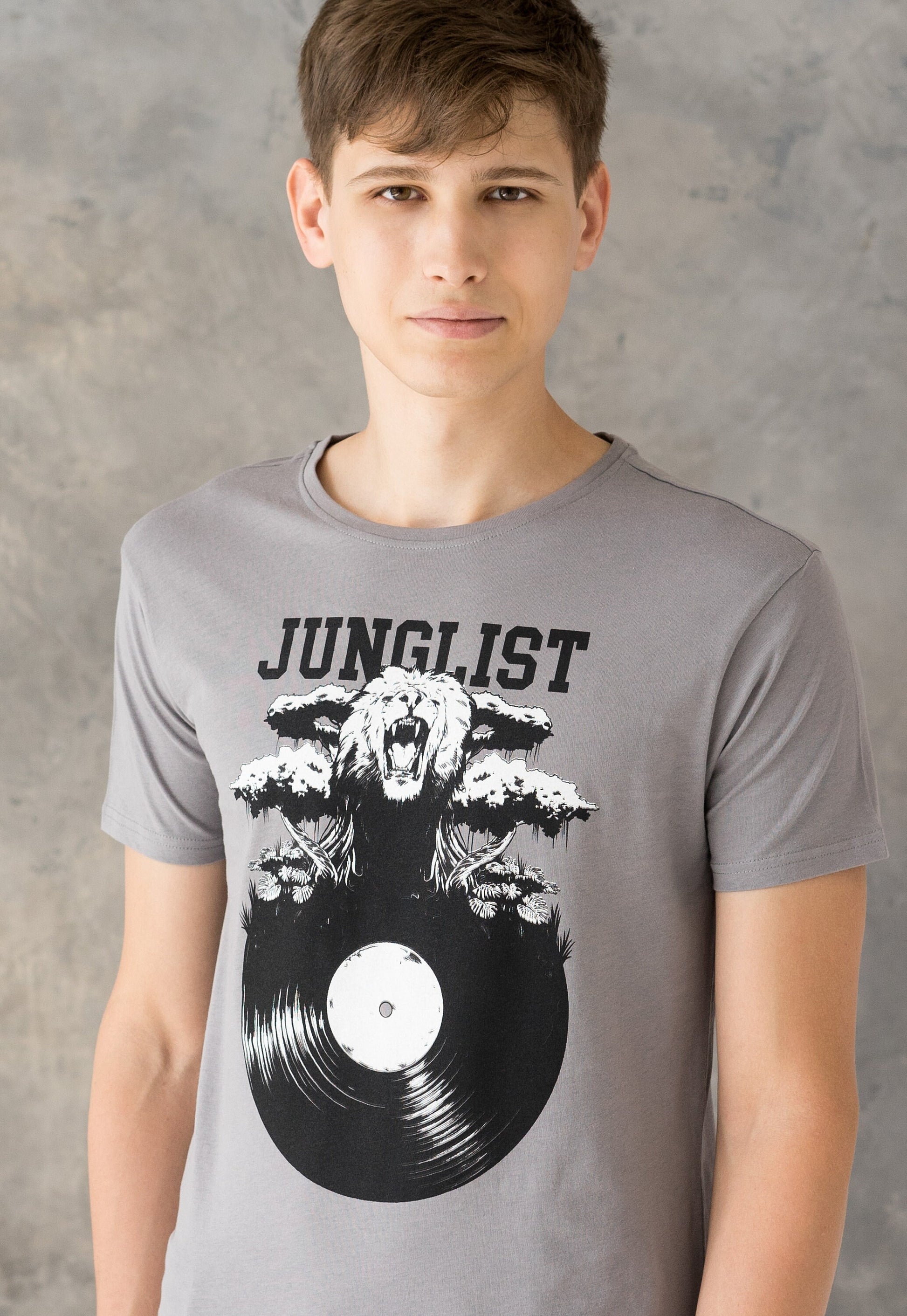 Junglist Vinyl T Shirt Drum and Bass DJ Synthesizer & Bass Synth Music Producer Jungle Massive Neurofunk Dubstep Mens Screen Printed Tee